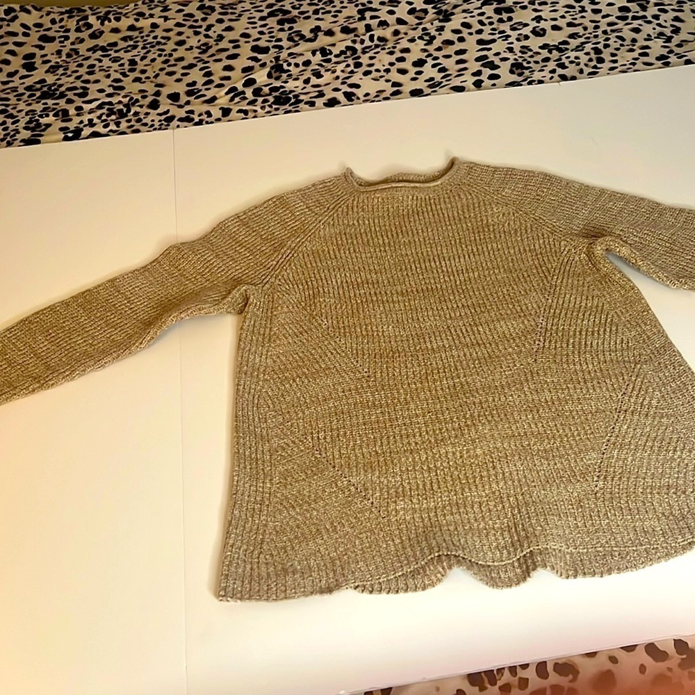 Tan chunky knit sweater size XL - Picture 2 of 3
